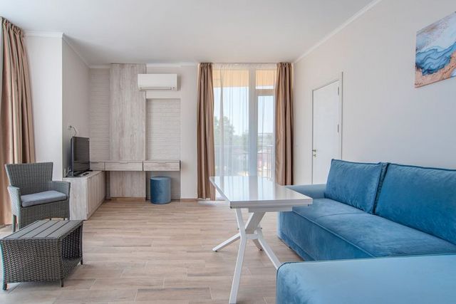 Royal Marina Beach aparthotel - premium apartment with sea view