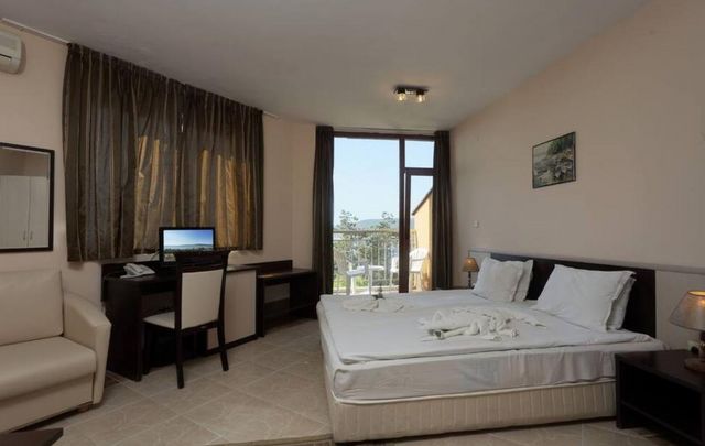 Vemara Club Hotel - Double room park view